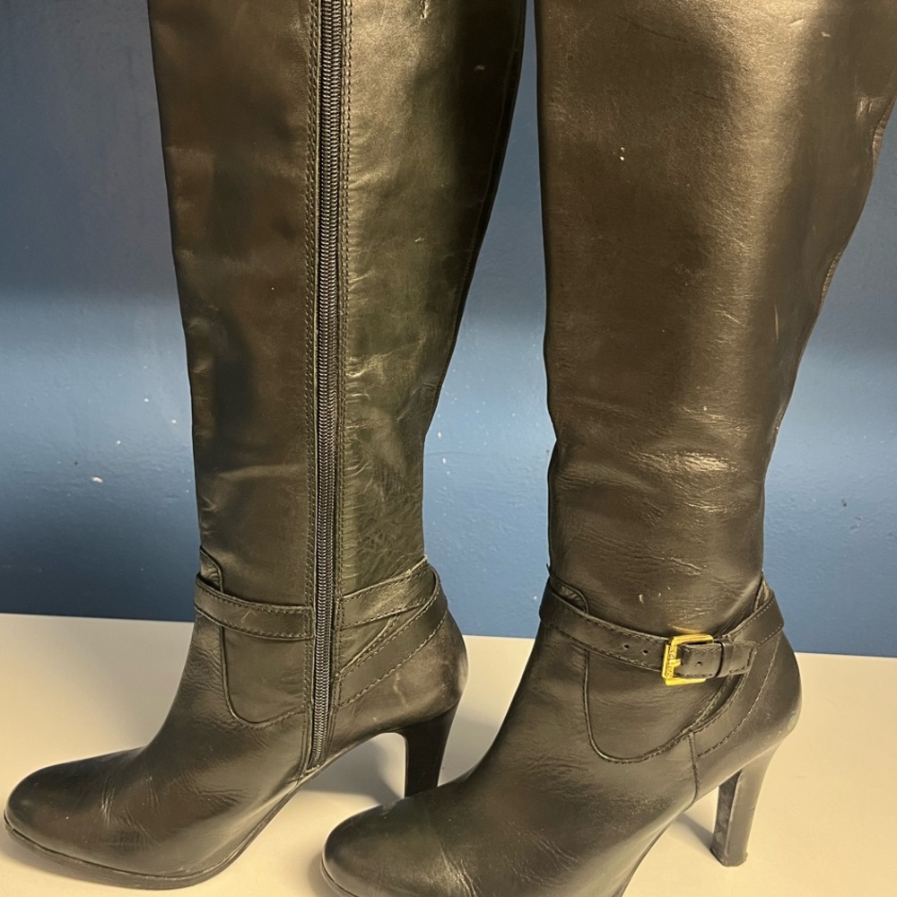 Black Leather Knee-High Heeled Boots